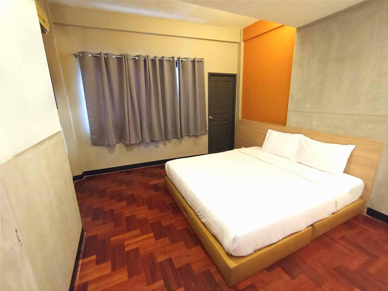 Go Inn Silom Bts Surasak X โกอินน์ สีลม บีทีเอส สถานีสุรศักดิ์ กรุงเทพมหานคร ภายนอก รูปภาพ